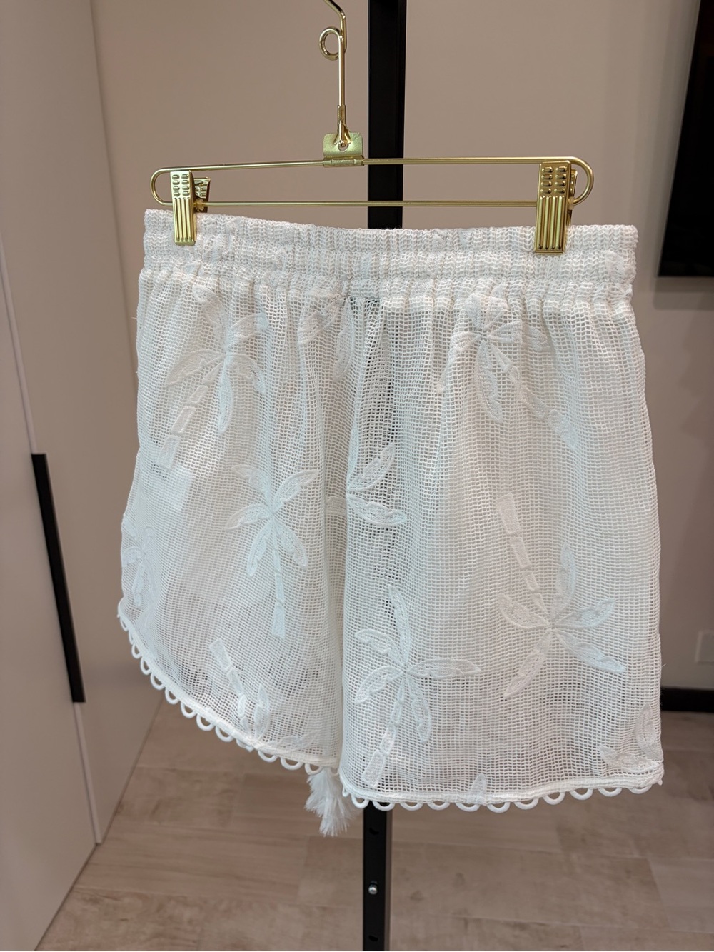Farm Rio: WHITE PALM TREES SHORTS
OFF - WHITE - Picture 9 of 13